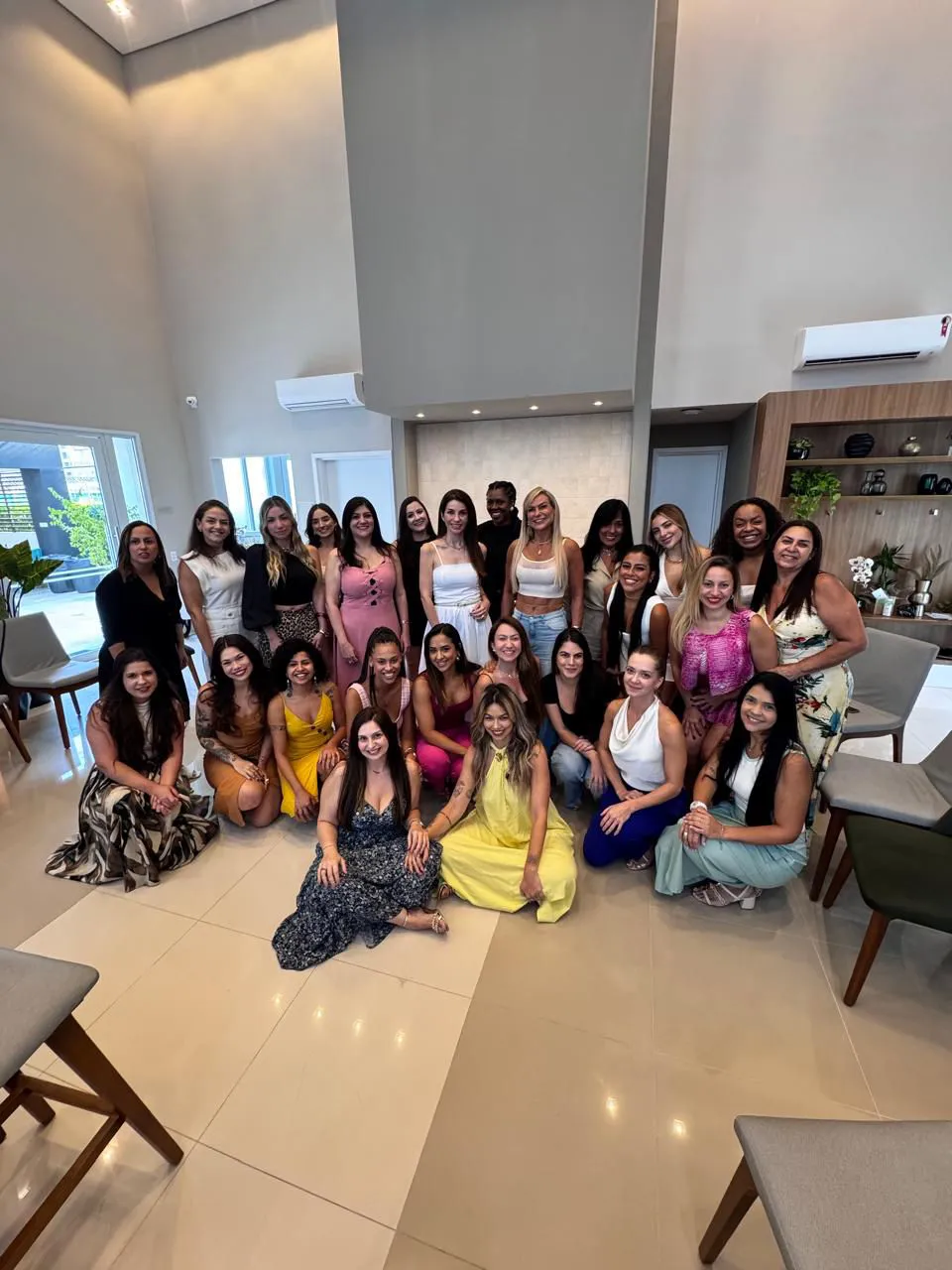 Grupo de participantes reunidas no encerramento de um encontro do ELA³